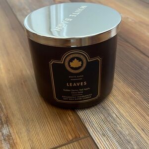 White Barn Leaves Scented Candle